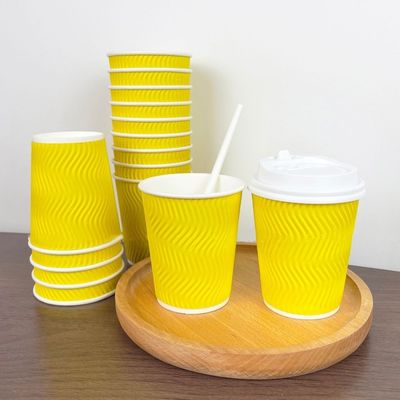 4oz 120ml 8oz 250ml τα μίας χρήσης εγγράφου φλυτζάνια καφέ φλυτζανιών κίτρινα με το καπάκι κυματίζουν τον τοίχο