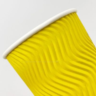 4oz 120ml 8oz 250ml τα μίας χρήσης εγγράφου φλυτζάνια καφέ φλυτζανιών κίτρινα με το καπάκι κυματίζουν τον τοίχο